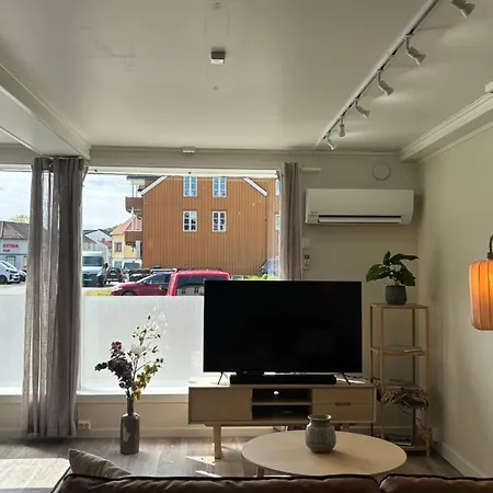 Newly Renovated In Lofoten With Free Parking And Fast Wi-fi *