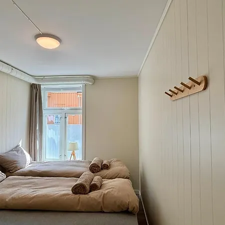 Newly Renovated In Lofoten With Free Parking And Fast Wi-fi Appartement *